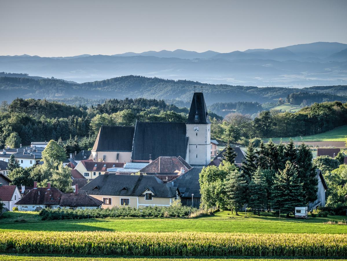 Dorf Hotel Gruener Baum Maria Laach am Jauerling Екстер'єр фото